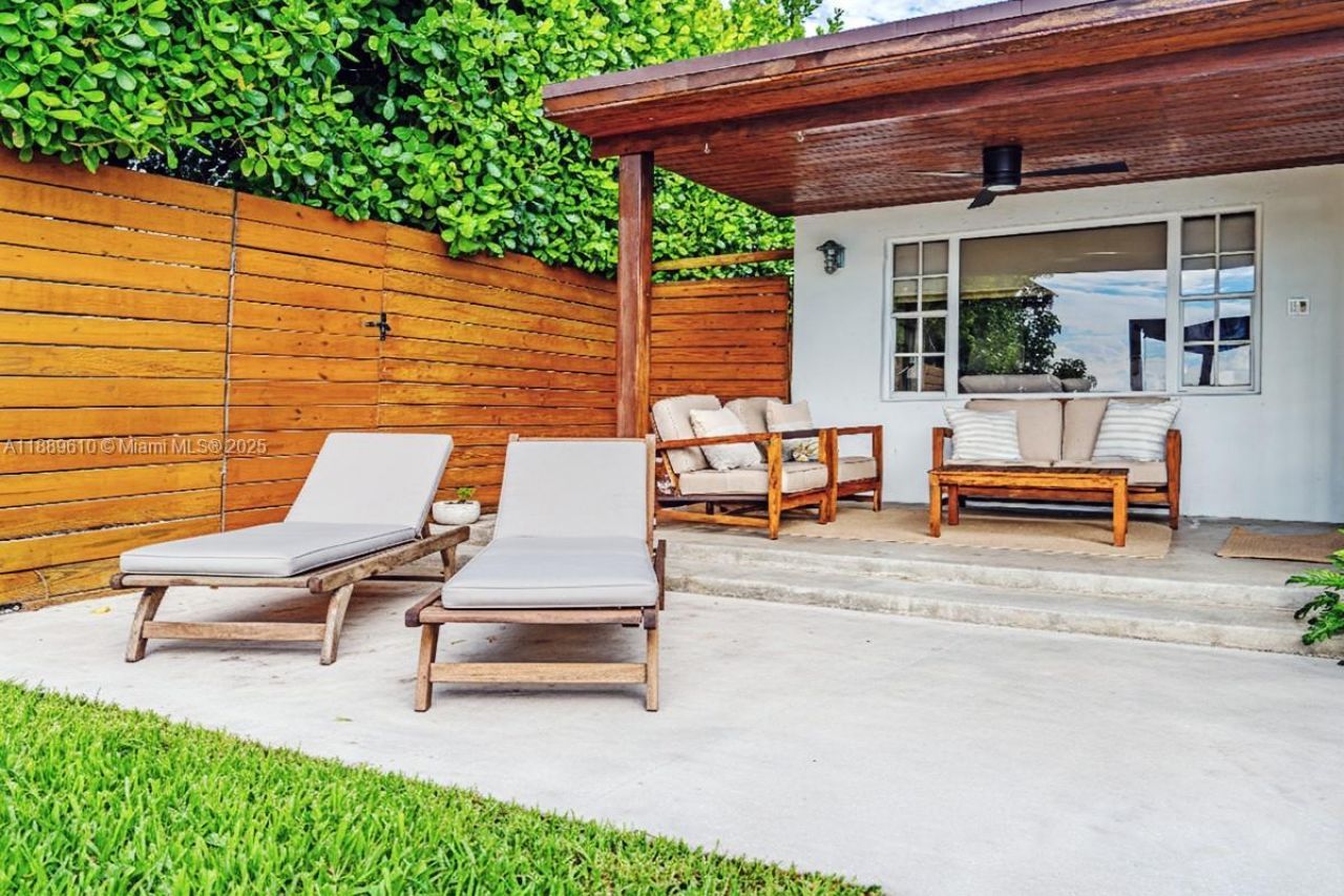 8 Century Ln, Miami Beach, FL 33139 Photo