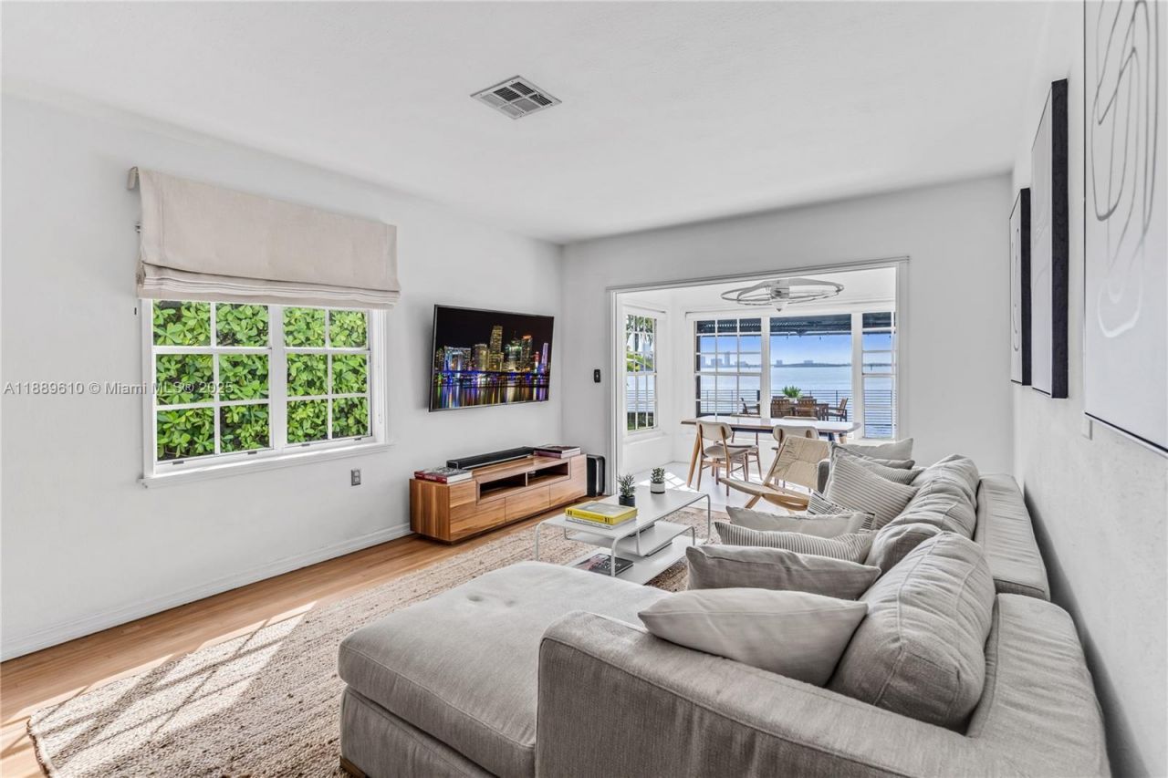 8 Century Ln, Miami Beach, FL 33139 Photo