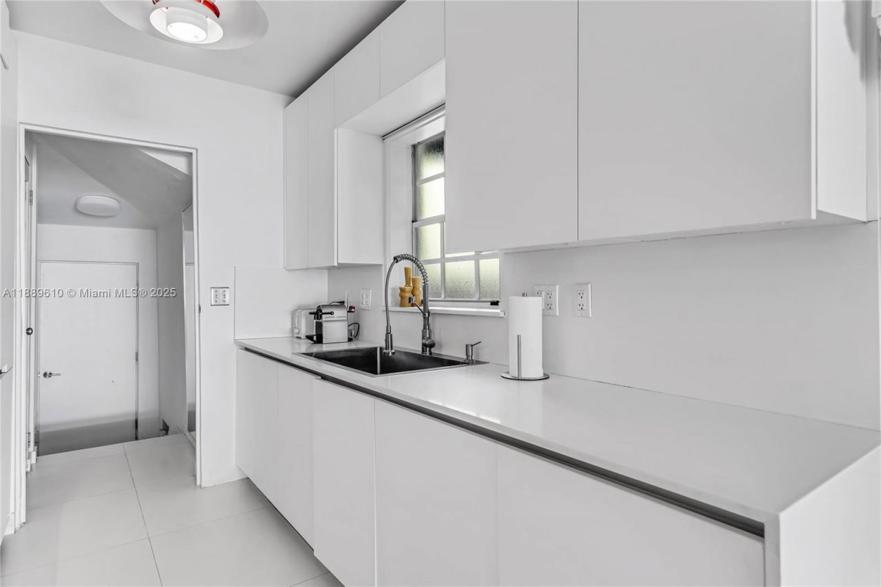 8 Century Ln, Miami Beach, FL 33139 Photo