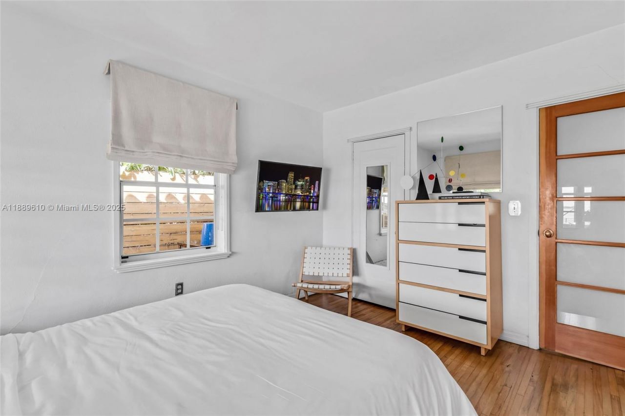 8 Century Ln, Miami Beach, FL 33139 Photo