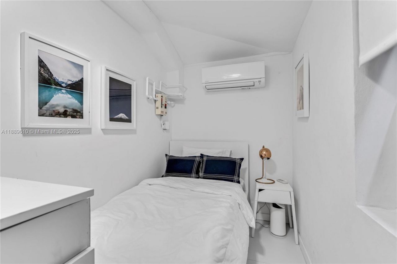 8 Century Ln, Miami Beach, FL 33139 Photo