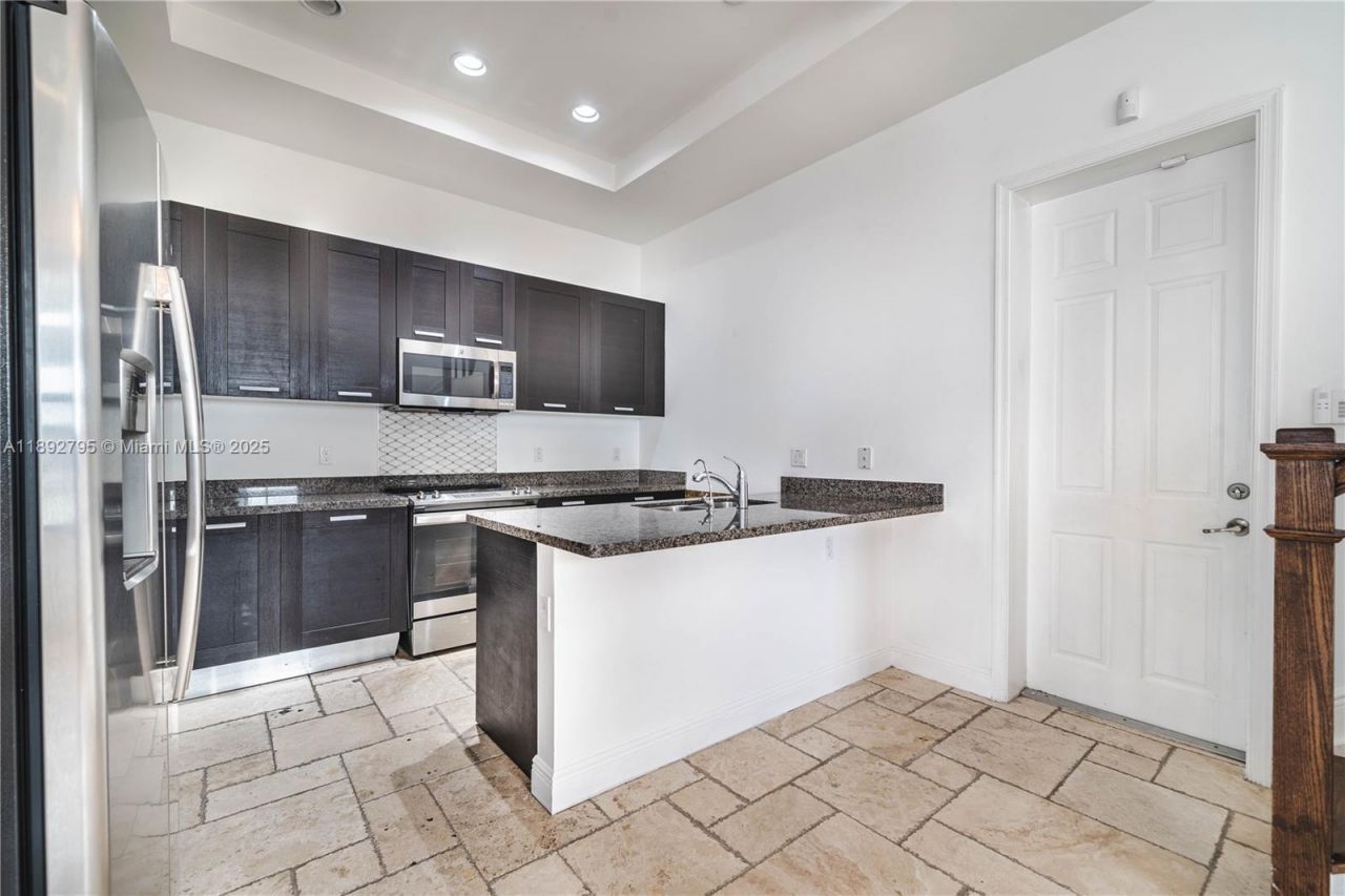 8478 NW 52nd St, Unit 8478, Doral, FL 33166 Photo