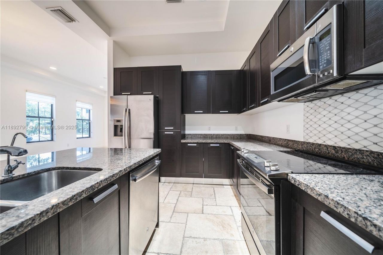 8478 NW 52nd St, Unit 8478, Doral, FL 33166 Photo