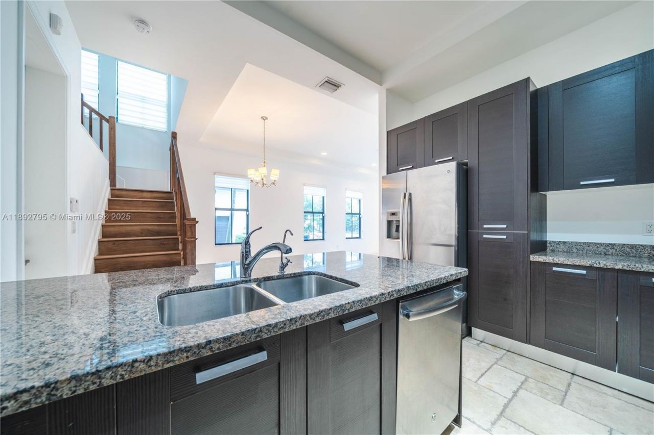 8478 NW 52nd St, Unit 8478, Doral, FL 33166 Photo