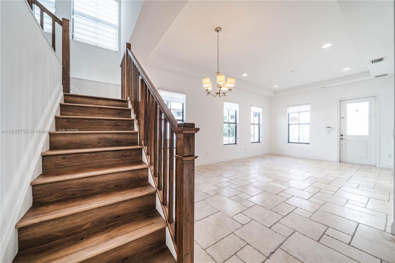 8478 NW 52nd St, Unit 8478, Doral, FL 33166 Photo