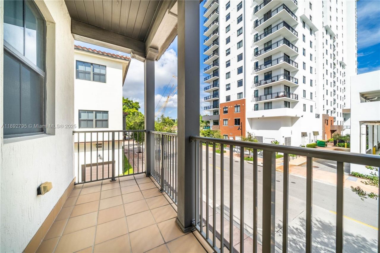 8478 NW 52nd St, Unit 8478, Doral, FL 33166 Photo