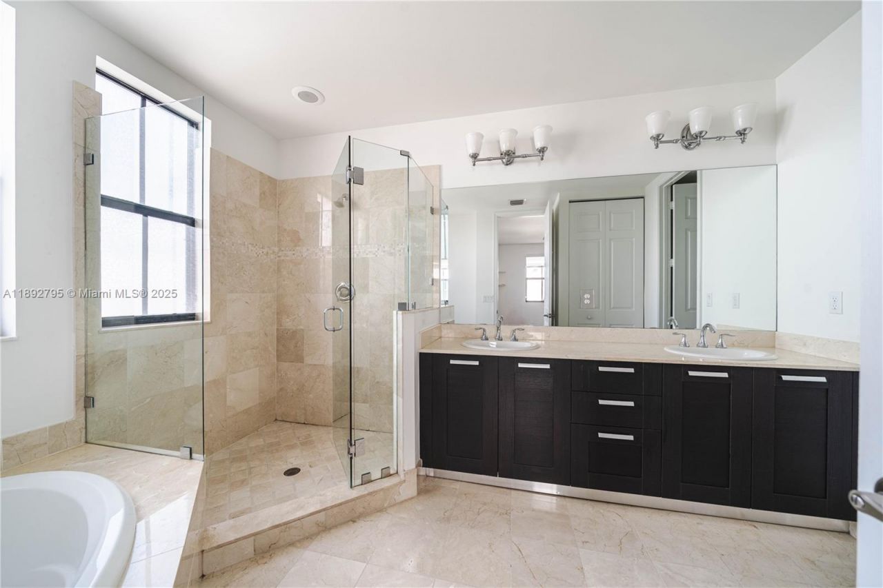 8478 NW 52nd St, Unit 8478, Doral, FL 33166 Photo