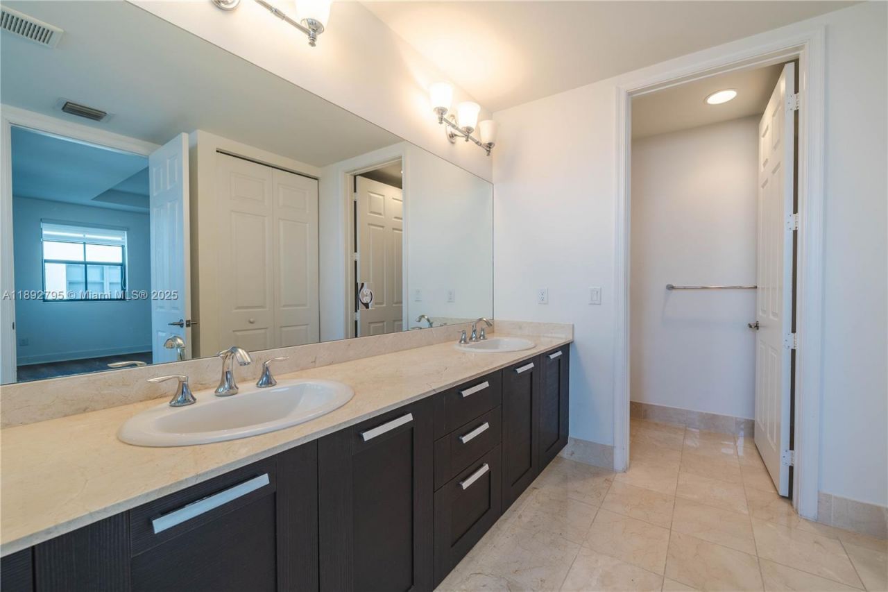 8478 NW 52nd St, Unit 8478, Doral, FL 33166 Photo