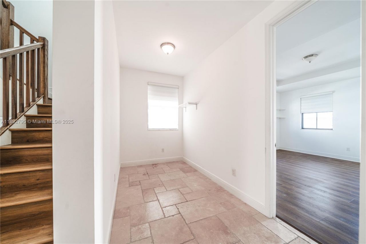 8478 NW 52nd St, Unit 8478, Doral, FL 33166 Photo