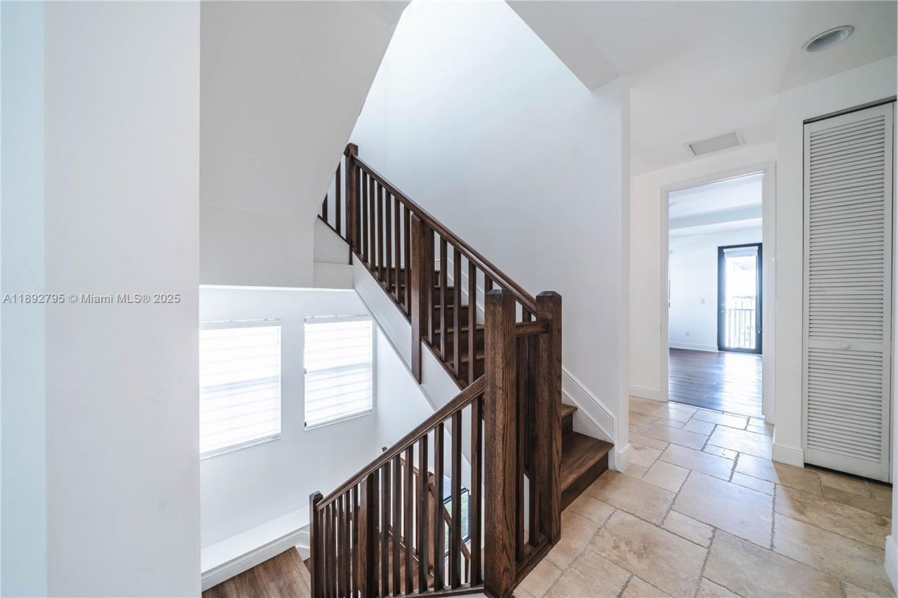 8478 NW 52nd St, Unit 8478, Doral, FL 33166 Photo