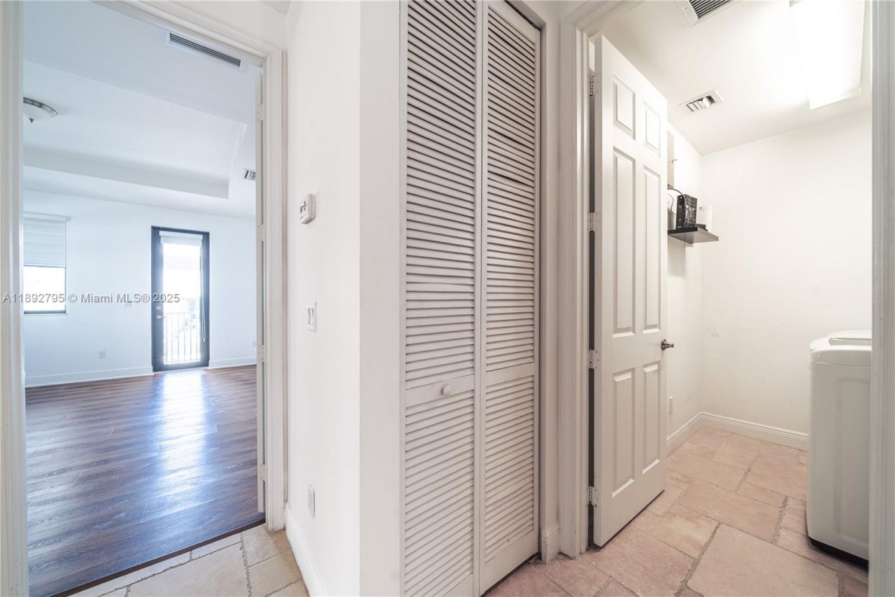 8478 NW 52nd St, Unit 8478, Doral, FL 33166 Photo