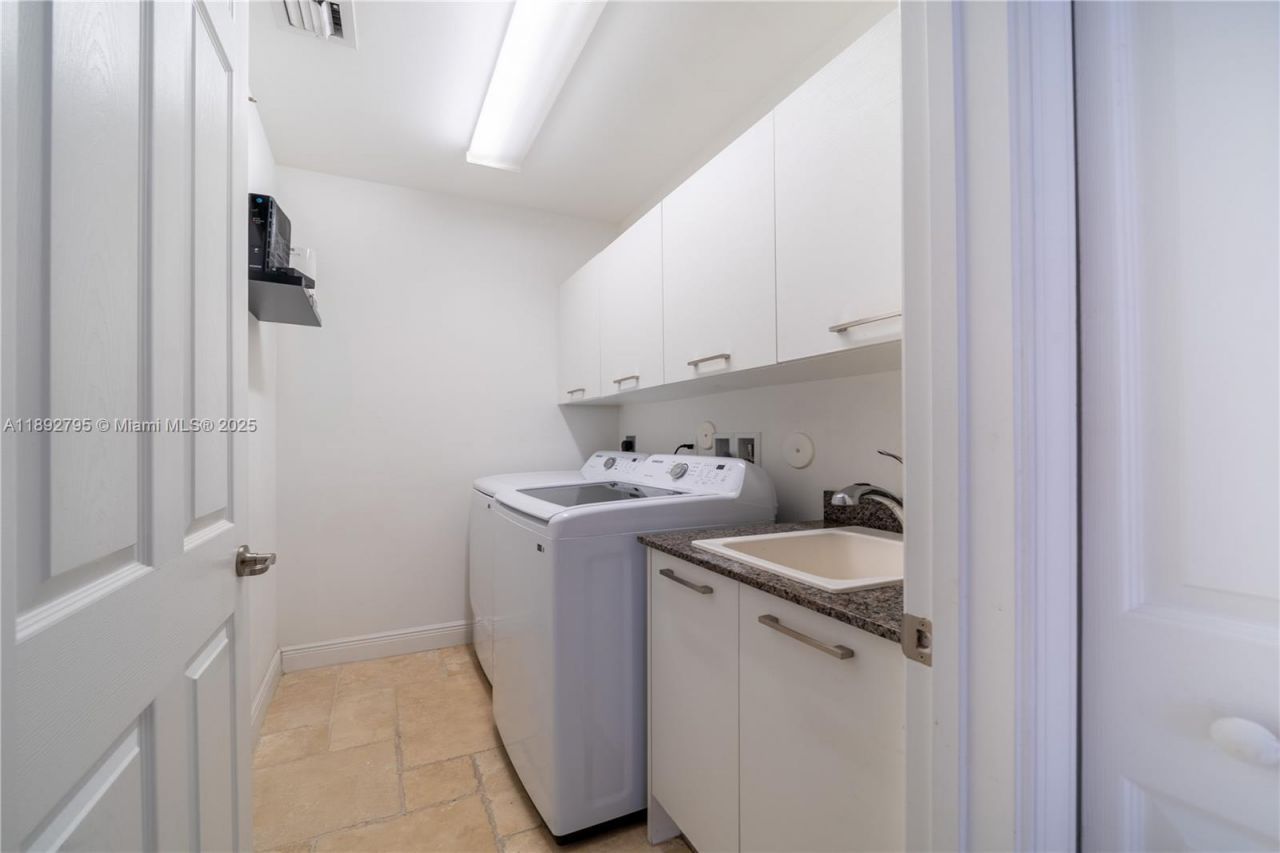 8478 NW 52nd St, Unit 8478, Doral, FL 33166 Photo