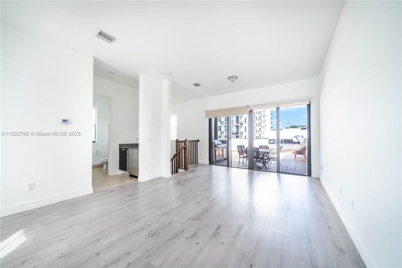 8478 NW 52nd St, Unit 8478, Doral, FL 33166 Photo