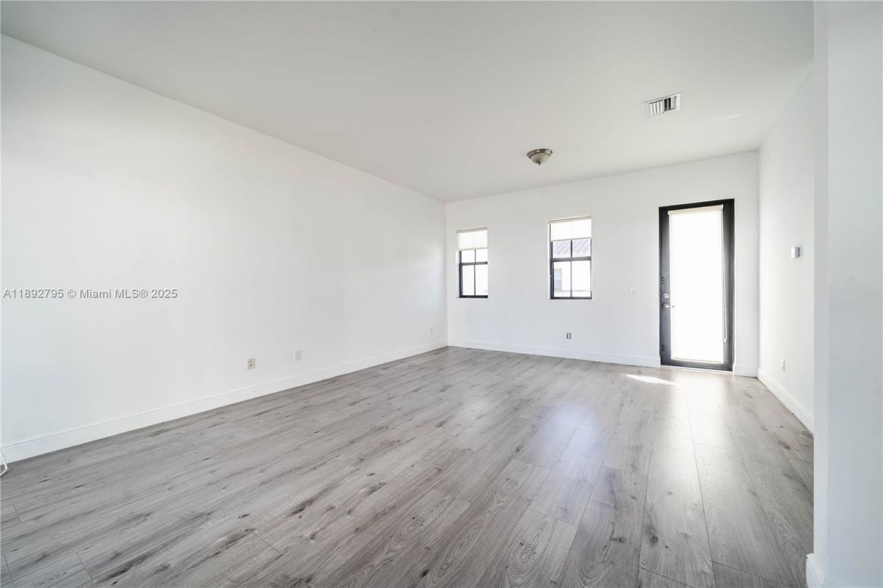 8478 NW 52nd St, Unit 8478, Doral, FL 33166 Photo