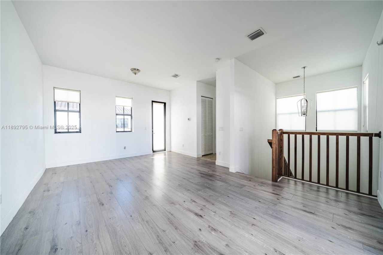 8478 NW 52nd St, Unit 8478, Doral, FL 33166 Photo