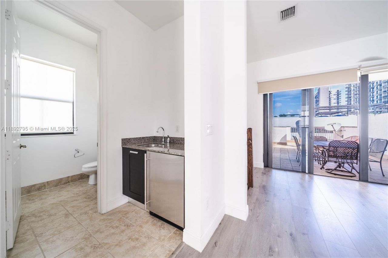 8478 NW 52nd St, Unit 8478, Doral, FL 33166 Photo