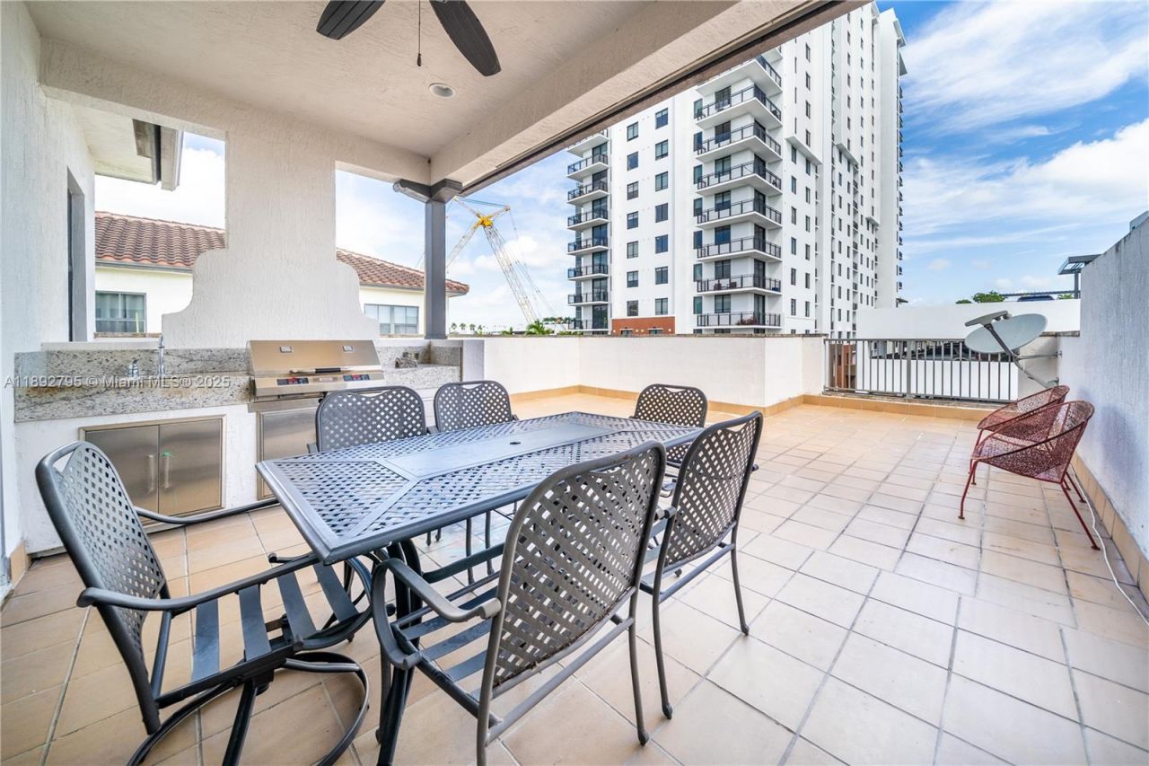 8478 NW 52nd St, Unit 8478, Doral, FL 33166 Photo