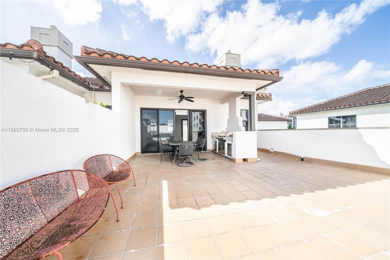 8478 NW 52nd St, Unit 8478, Doral, FL 33166 Photo