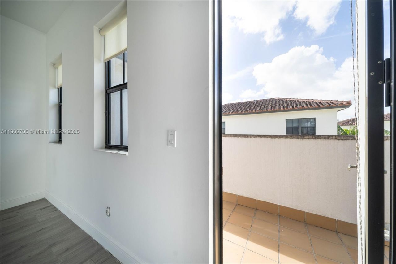 8478 NW 52nd St, Unit 8478, Doral, FL 33166 Photo