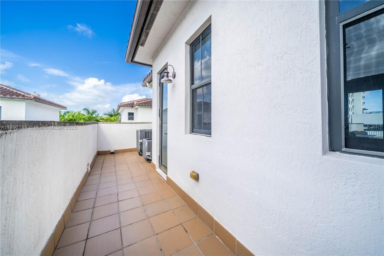 8478 NW 52nd St, Unit 8478, Doral, FL 33166 Photo