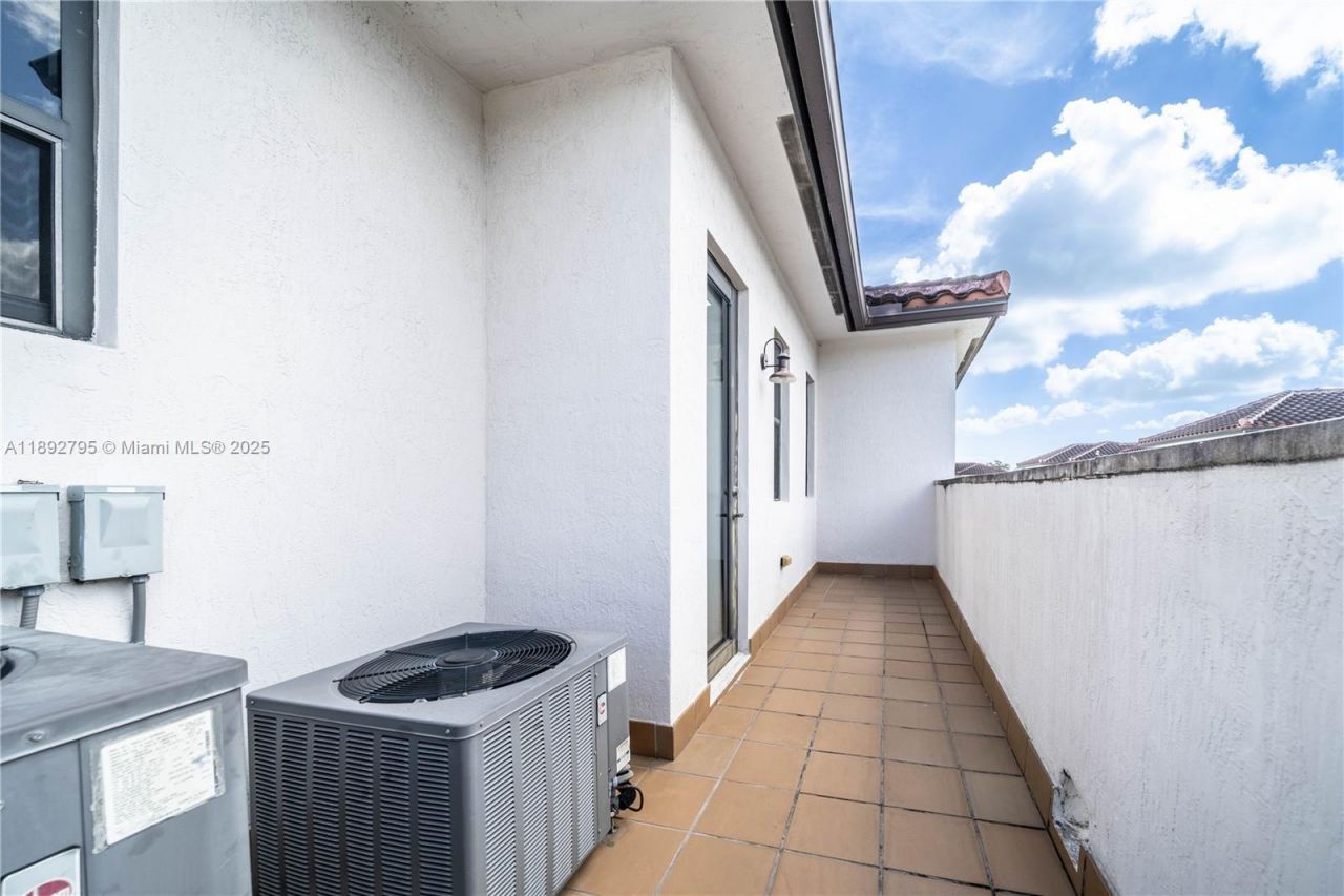 8478 NW 52nd St, Unit 8478, Doral, FL 33166 Photo