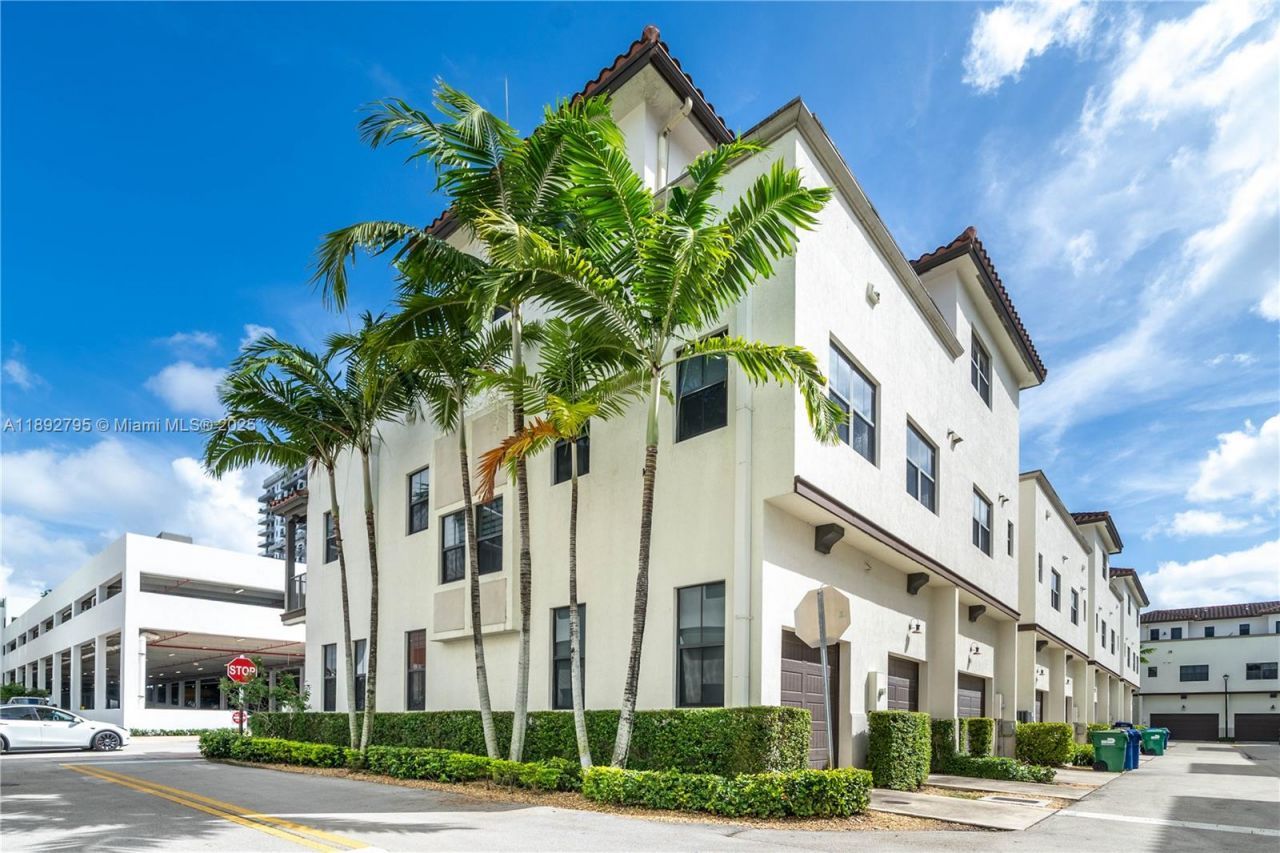 8478 NW 52nd St, Unit 8478, Doral, FL 33166 Photo