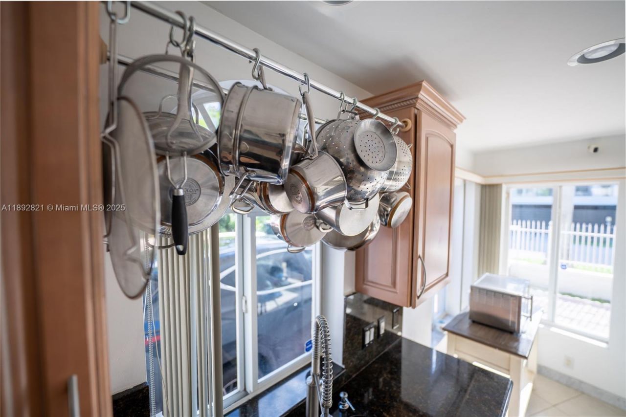 2701 N Atlantic Blvd, Fort Lauderdale, FL 33308 Photo