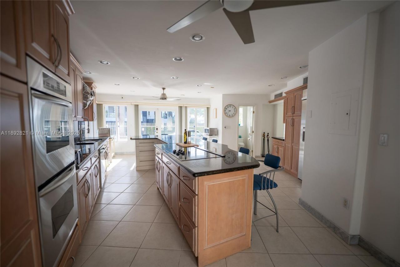 2701 N Atlantic Blvd, Fort Lauderdale, FL 33308 Photo