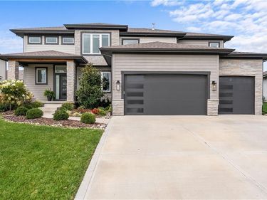 2114 NW Killarney Lane, Lee's Summit, MO 64081