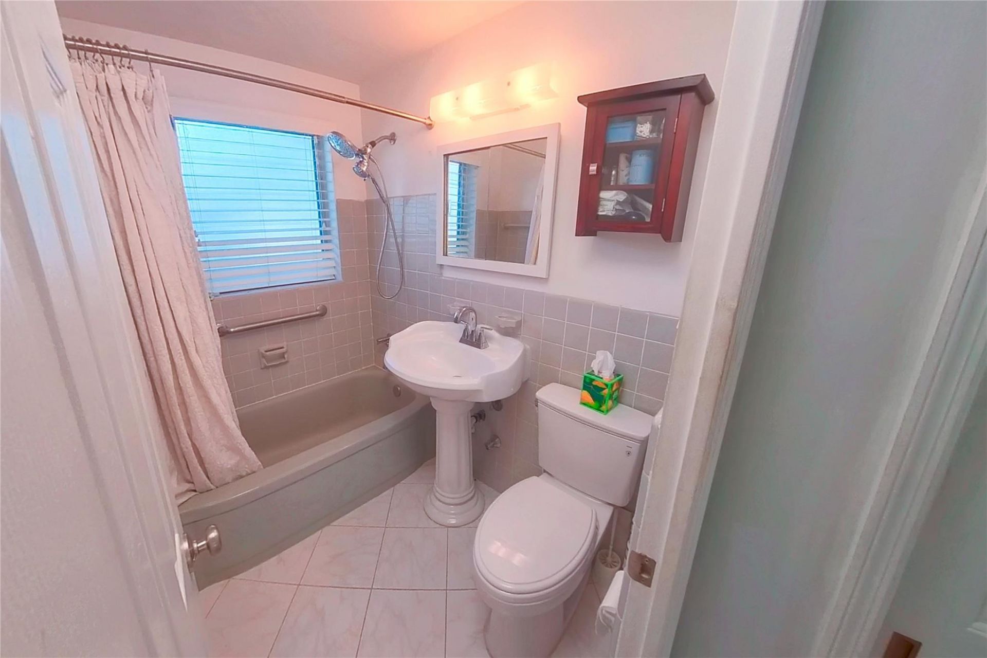 1000 SE 4th Street, Unit 209, Fort Lauderdale, FL 33301 Photo