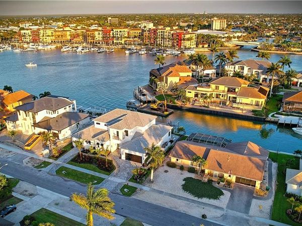 641 Dorando CT, MARCO ISLAND, FL 34145