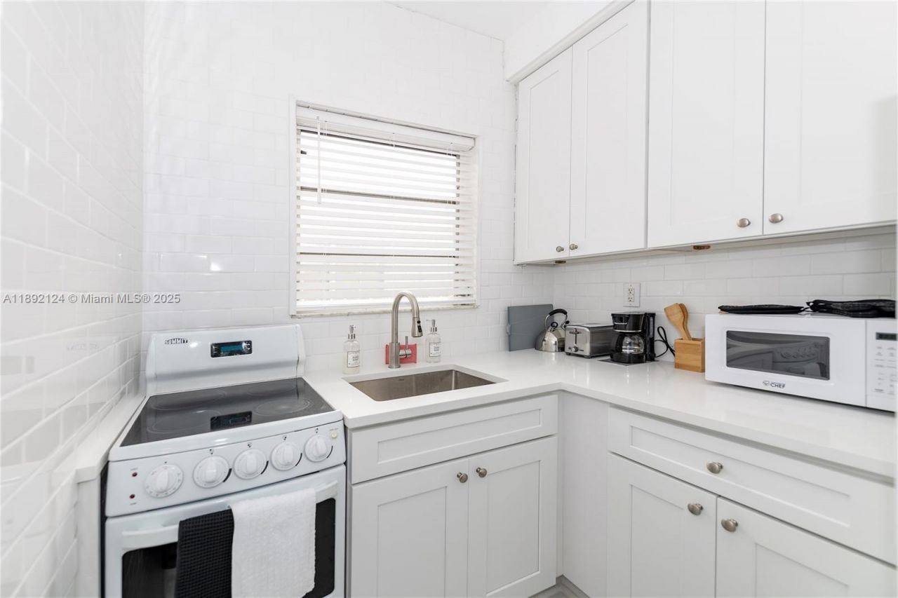 545 Michigan Ave, Unit 2, Miami Beach, FL 33139 Photo