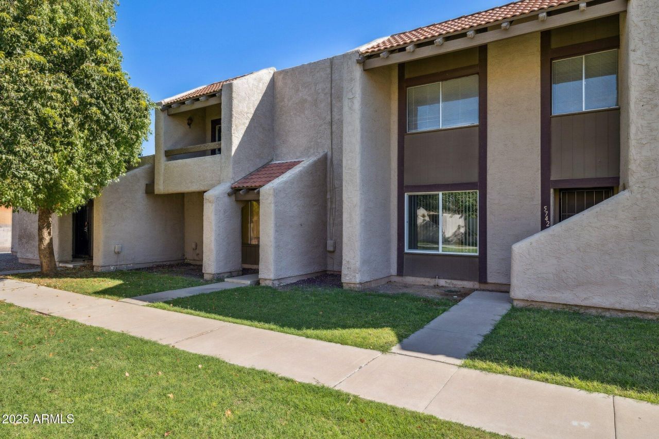 5742 N 43rd Drive, Glendale, AZ 85301 Main Photo