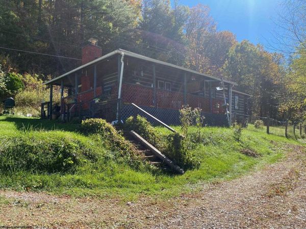 6898 Parsons Road, Montrose, WV 26283