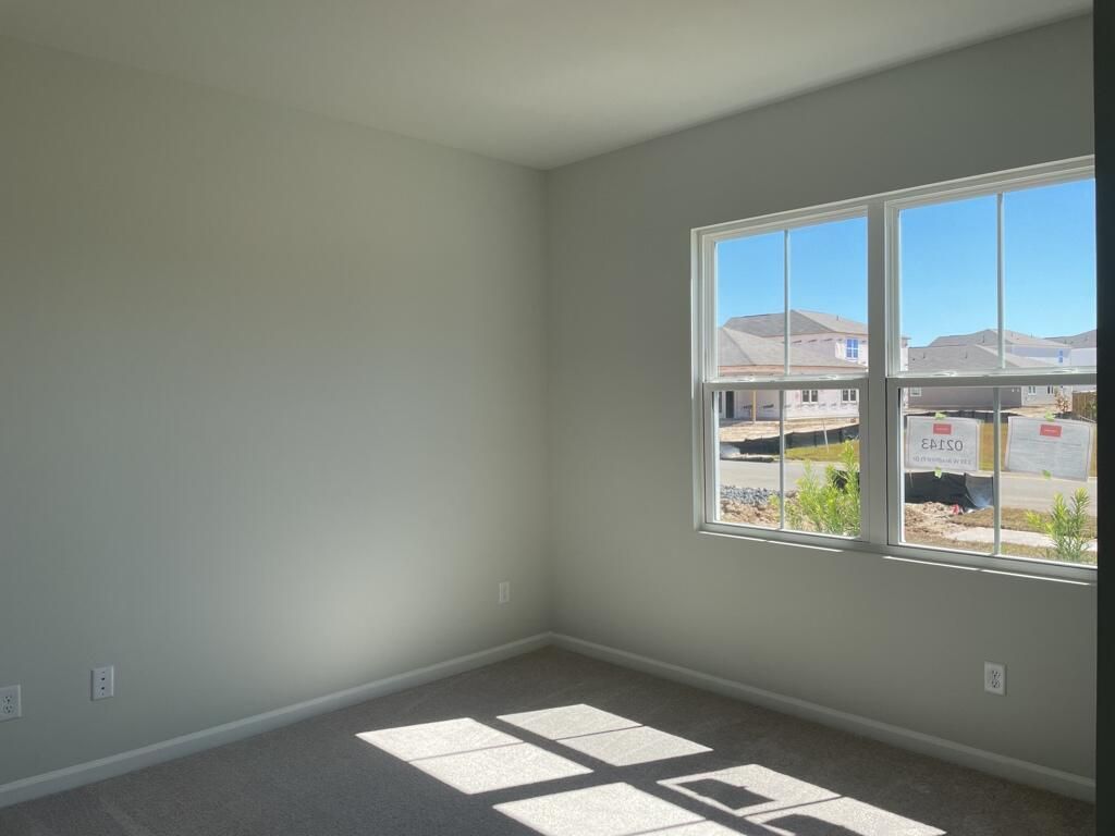 239 W Bradford Pointe Drive Photo 4