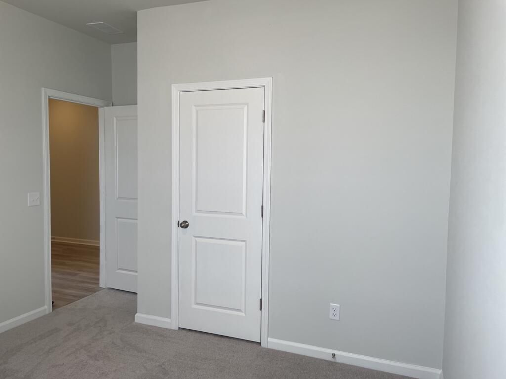 239 W Bradford Pointe Drive Photo 5