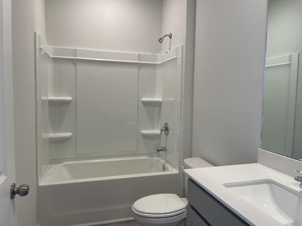 239 W Bradford Pointe Drive Photo 6