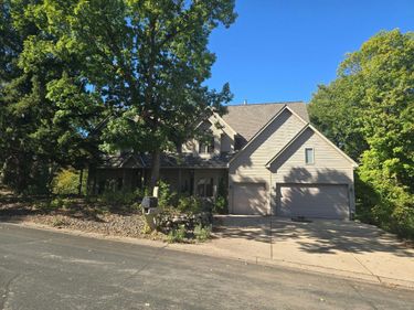8748 Walton Oaks Drive, Bloomington, MN 55438