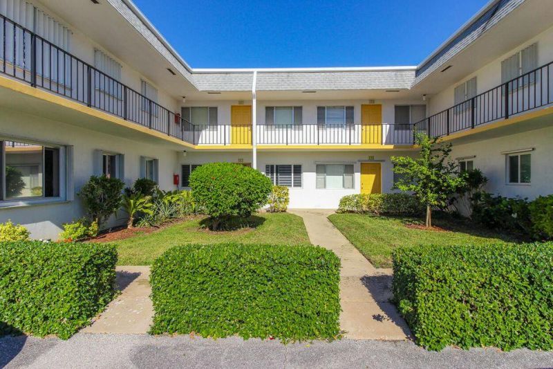 2920 Lake Osborne Drive, Unit 103, Lake Worth Beach, FL 33461 Photo