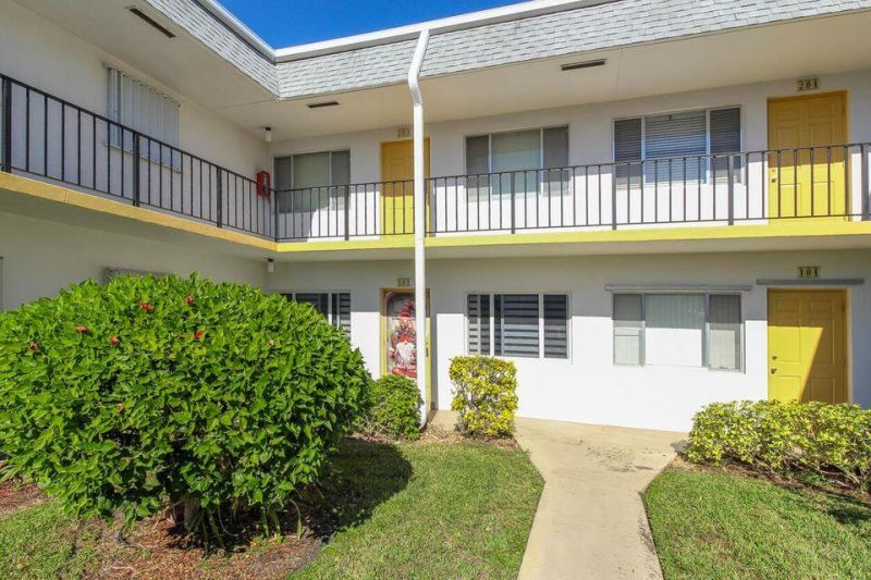 2920 Lake Osborne Drive, Unit 103, Lake Worth Beach, FL 33461 Photo