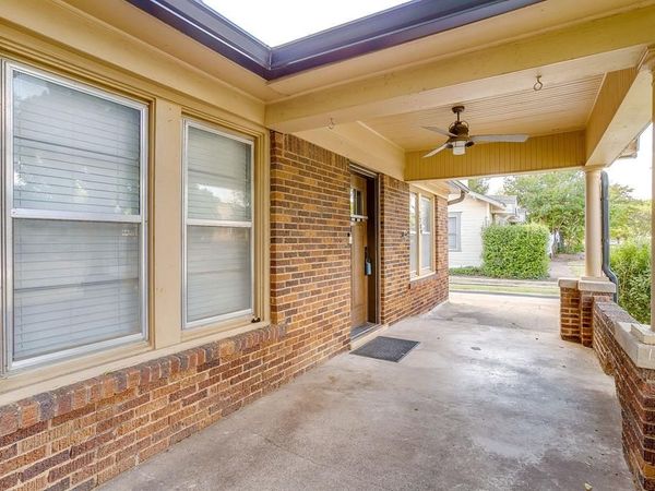 2209 W Rosedale Street S, Fort Worth, TX 76110