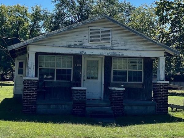 1104 W 9th Street , Okmulgee, OK 74447