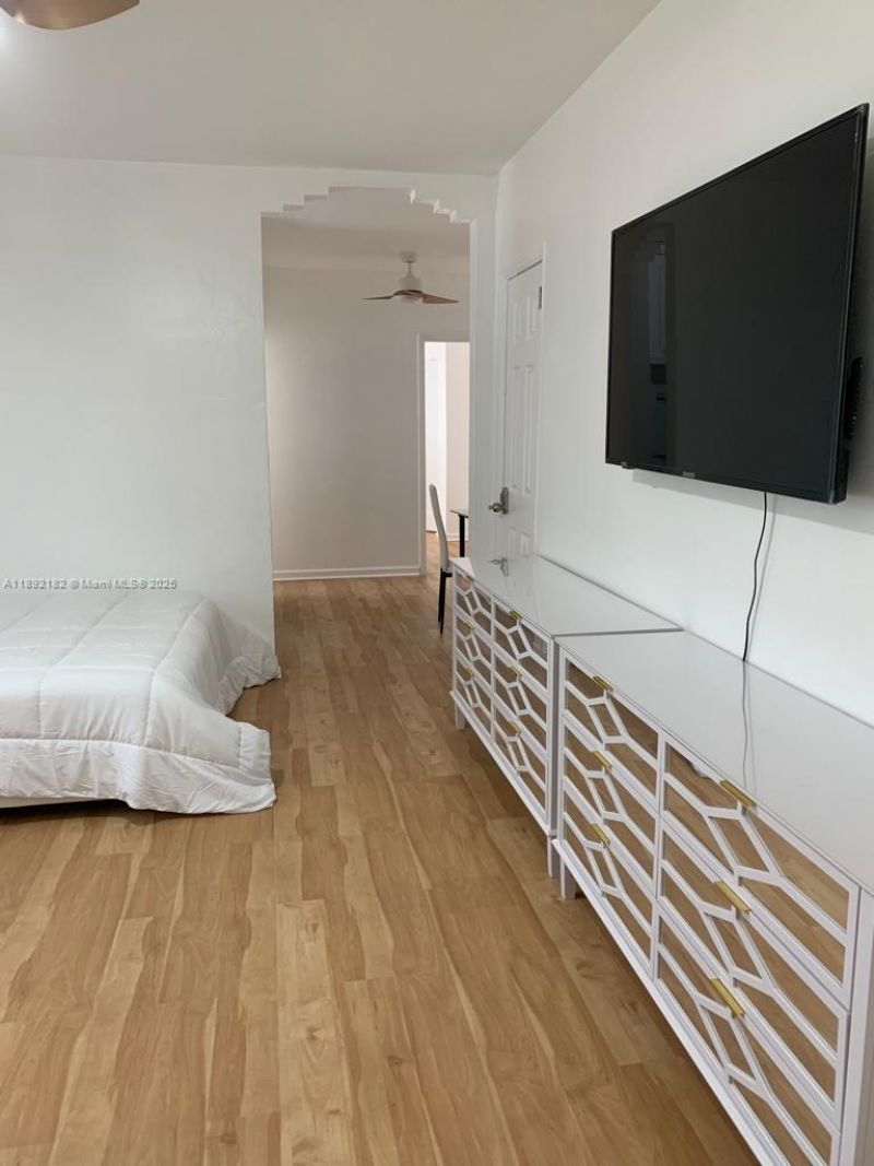 545 Michigan Ave, Unit 4, Miami Beach, FL 33139 Photo