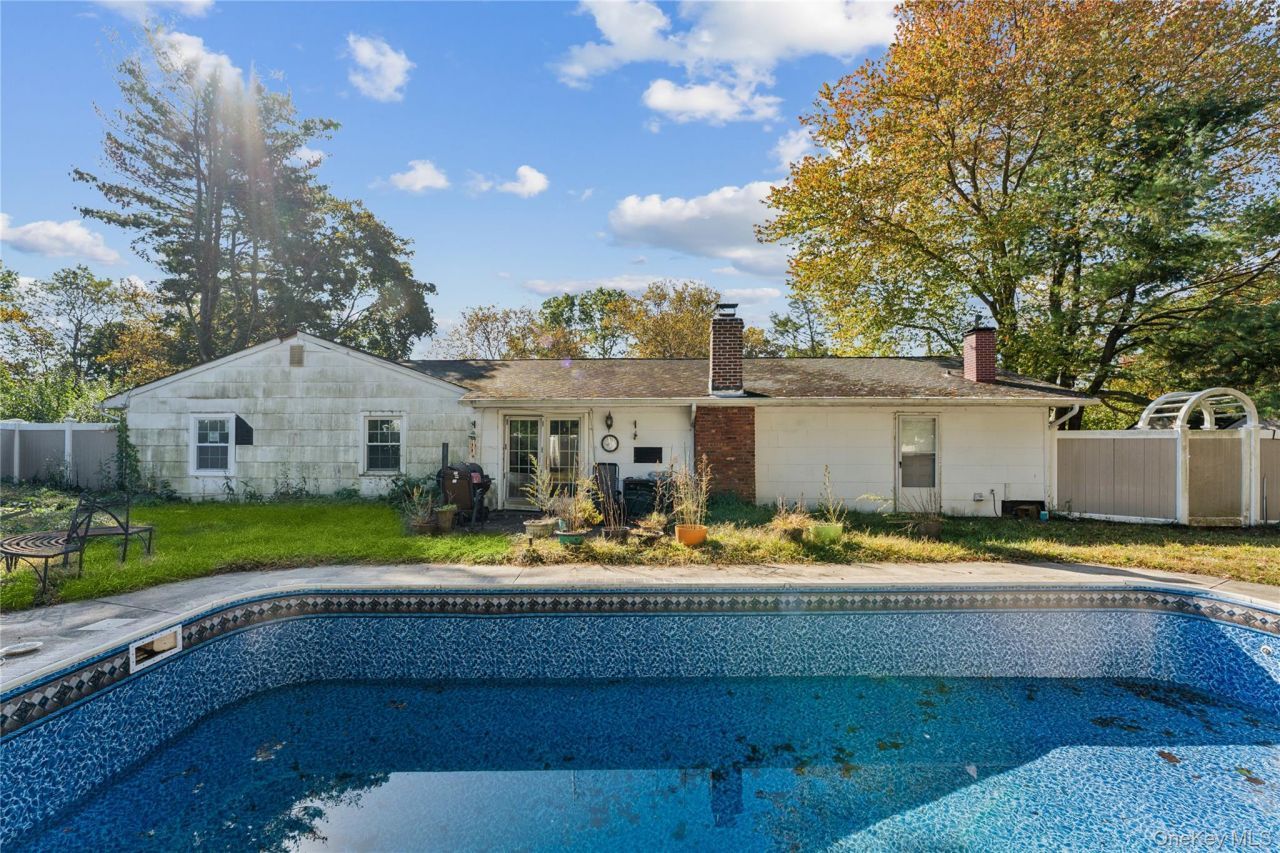 43 Millbrook Drive, Brookhaven, NY 11790 Main Photo