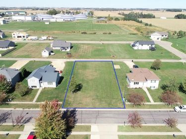 527 Elliot Dr SE, Grand Meadow, MN 55936