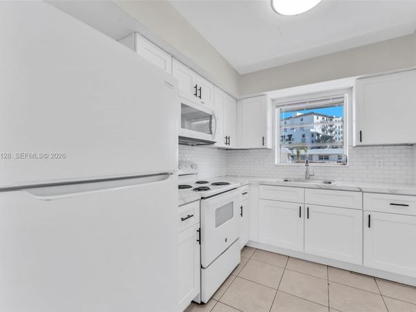 7330 SW 82nd St, Unit B218, Miami, FL 33143