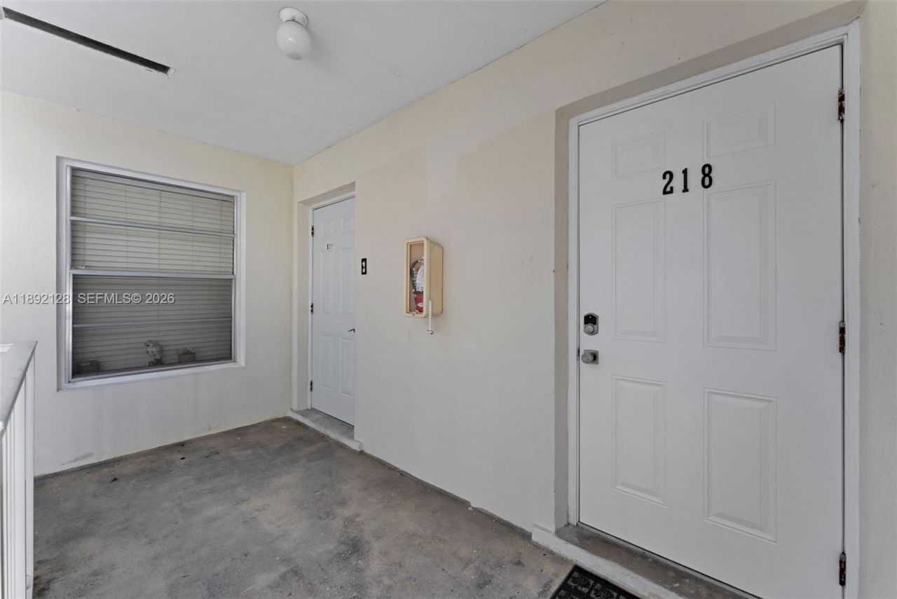 7330 SW 82nd St, Unit B218, Miami, FL 33143 Photo
