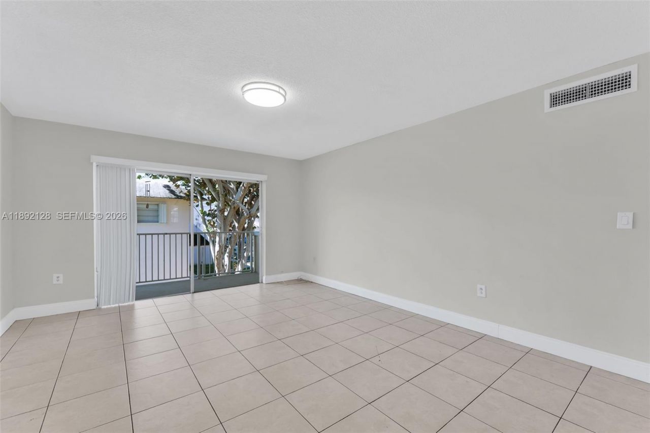 7330 SW 82nd St, Unit B218, Miami, FL 33143 Photo