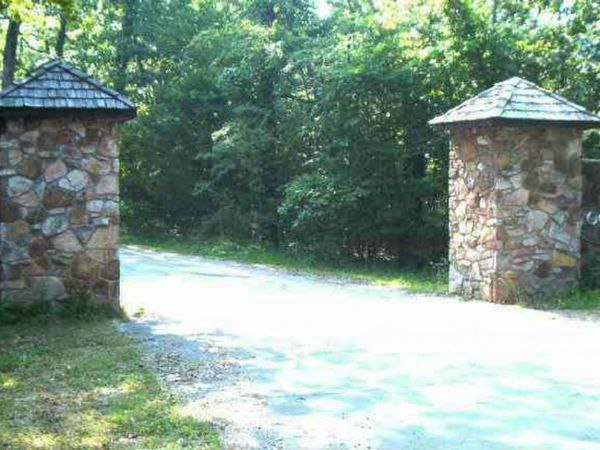 Versailles Drive , Bull Shoals, AR 72619