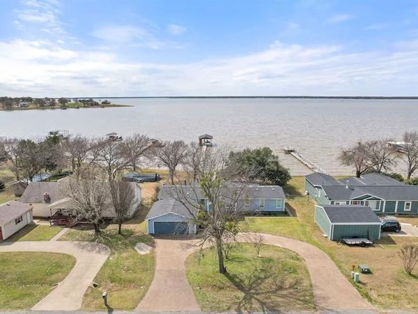 10254 Northlake Circle, Kemp, TX 75143